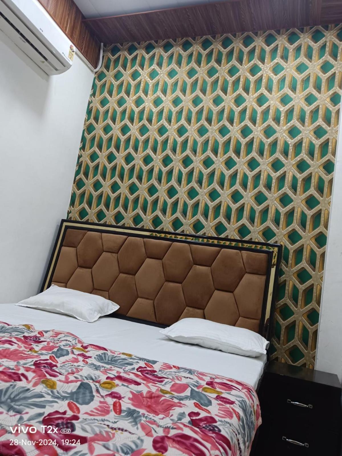 Hari Krishnam Residency Hotel Mathura Eksteriør billede
